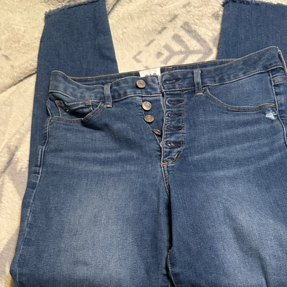 677.  GAP Women's Button Fly Ruff hem Skinny Jeans - Blue size 30